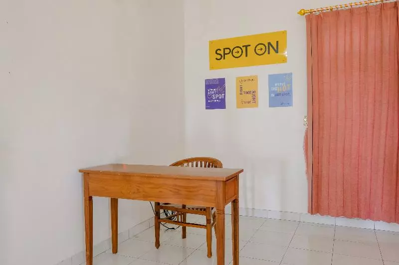 هتل Spot On 2668 Pakis Residence