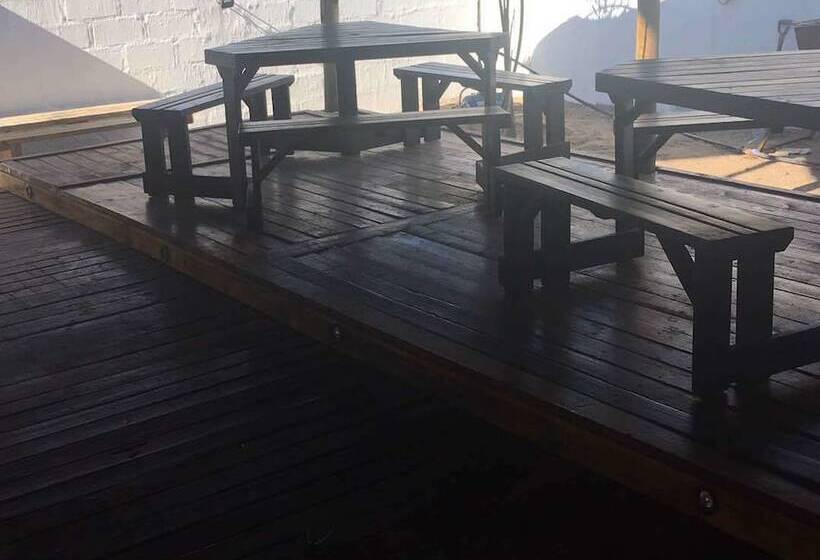 پانسیون Eagle Suites Guest House