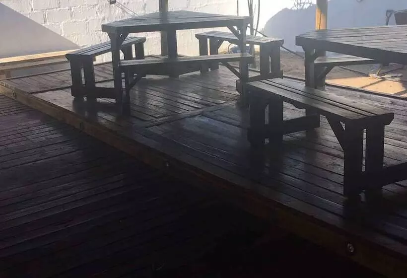 پانسیون Eagle Suites Guest House