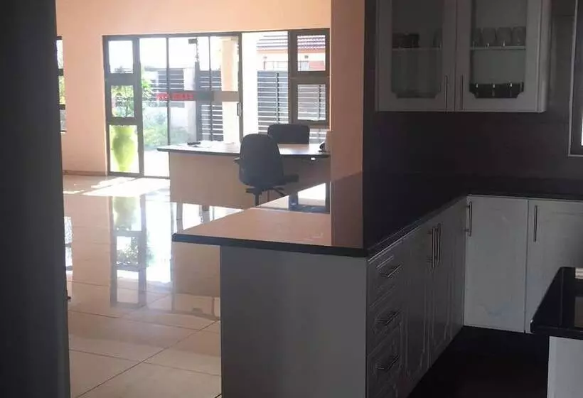 پانسیون Eagle Suites Guest House