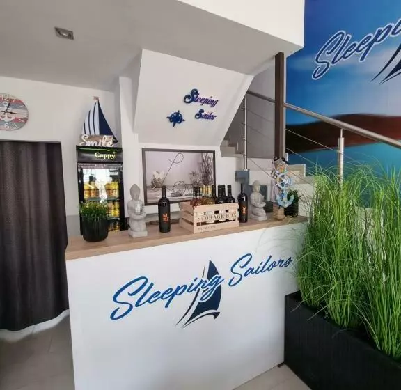 ベッドアンドブレックファースト Sleeping Sailor Boutique