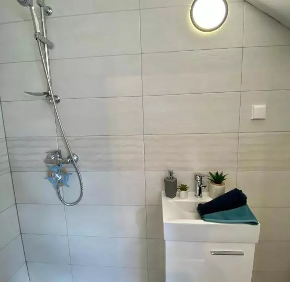 ベッドアンドブレックファースト Sleeping Sailor Boutique