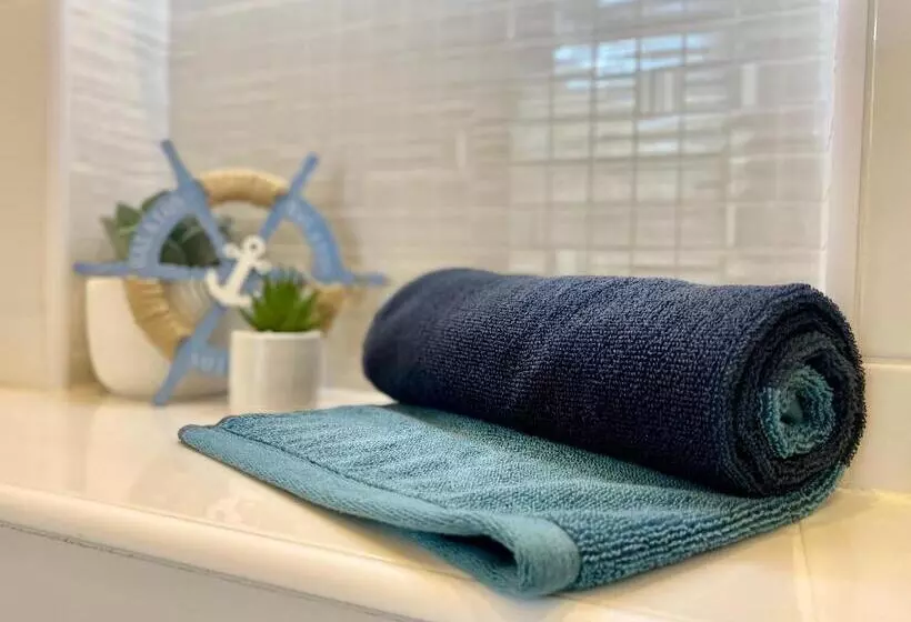 ベッドアンドブレックファースト Sleeping Sailor Boutique