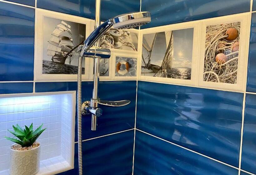 Bed and Breakfast Sleeping Sailor Boutique