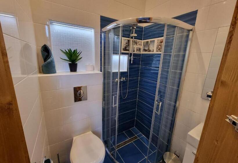 Bed and Breakfast Sleeping Sailor Boutique