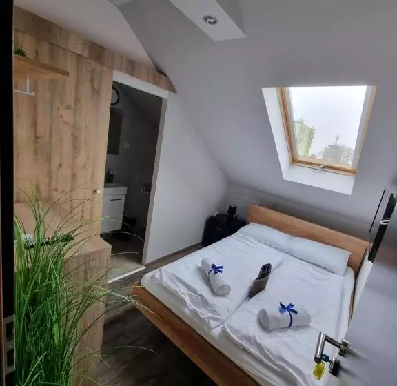 ベッドアンドブレックファースト Sleeping Sailor Boutique