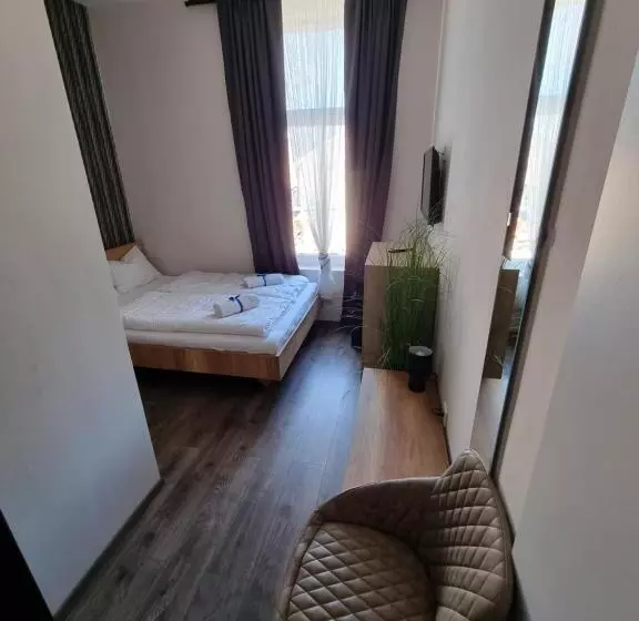 ベッドアンドブレックファースト Sleeping Sailor Boutique