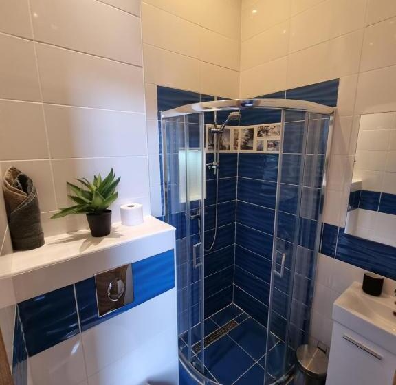 Bed and Breakfast Sleeping Sailor Boutique