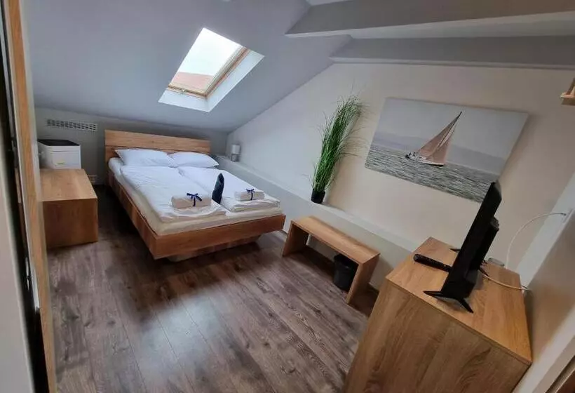 ベッドアンドブレックファースト Sleeping Sailor Boutique