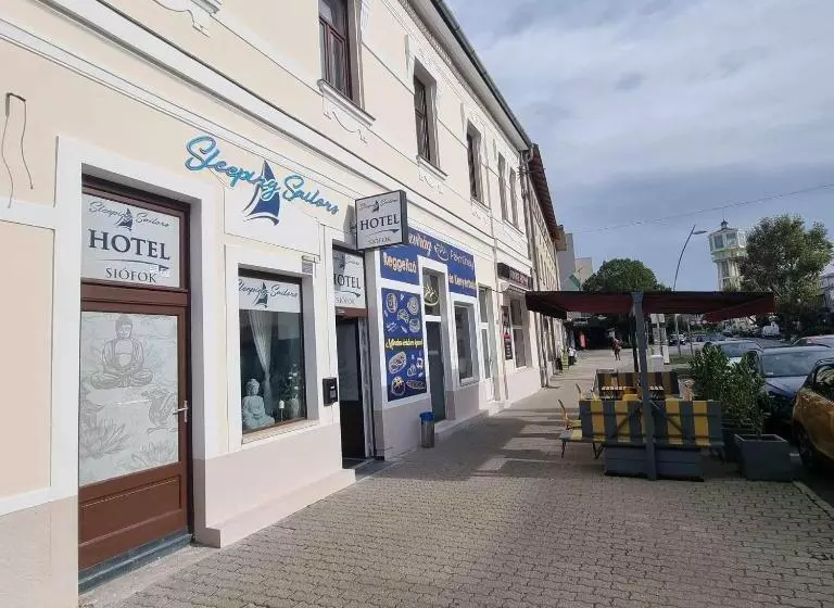 ベッドアンドブレックファースト Sleeping Sailor Boutique