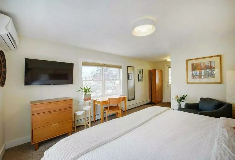 Majatalo Boulder Guest House