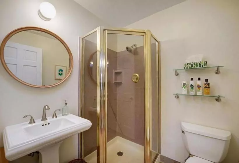 Majatalo Boulder Guest House