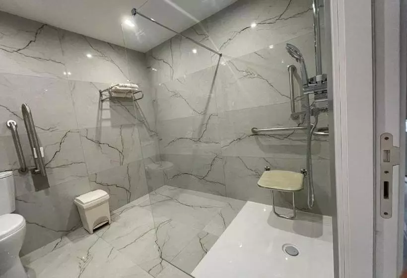 تختخواب و صبحانه La Reggia Seaview Guesthouse