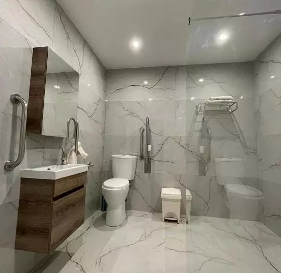 تختخواب و صبحانه La Reggia Seaview Guesthouse