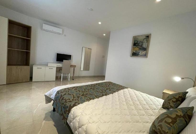 Bed and Breakfast La Reggia Seaview Guesthouse