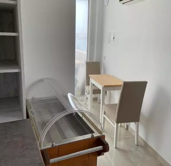 تختخواب و صبحانه La Reggia Seaview Guesthouse