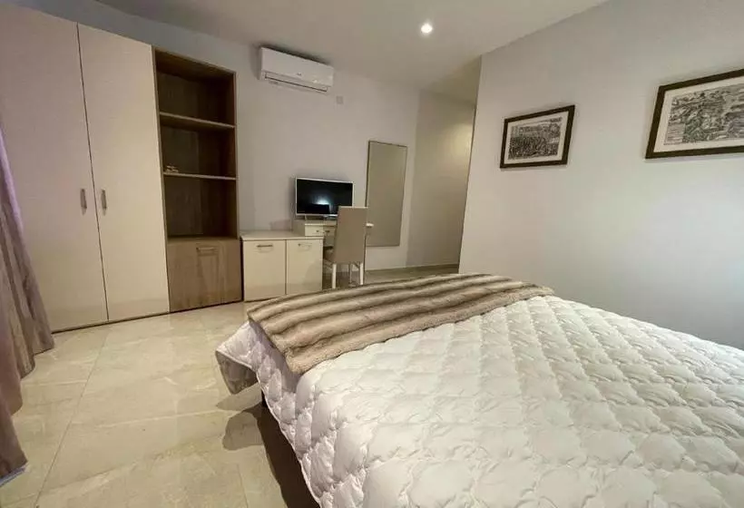 تختخواب و صبحانه La Reggia Seaview Guesthouse