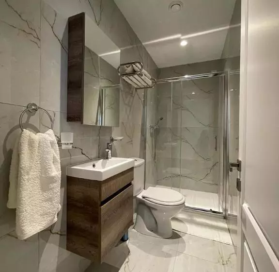 تختخواب و صبحانه La Reggia Seaview Guesthouse