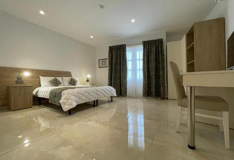 Bed and Breakfast La Reggia Seaview Guesthouse