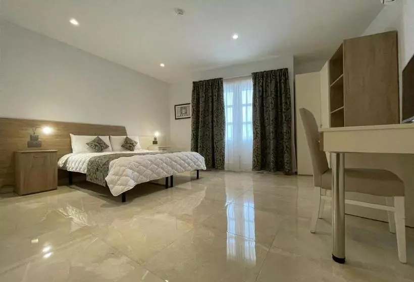 تختخواب و صبحانه La Reggia Seaview Guesthouse