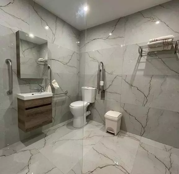 تختخواب و صبحانه La Reggia Seaview Guesthouse