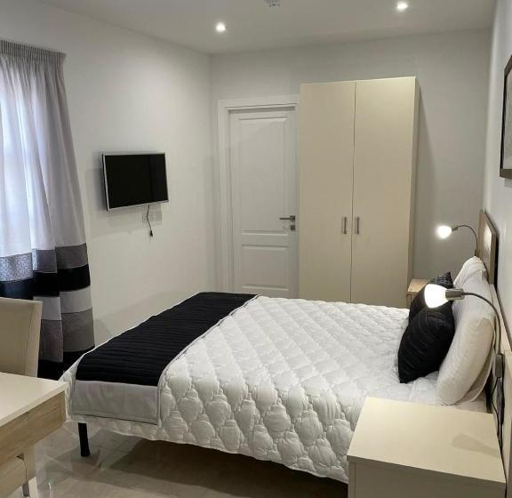 Bed and Breakfast La Reggia Seaview Guesthouse