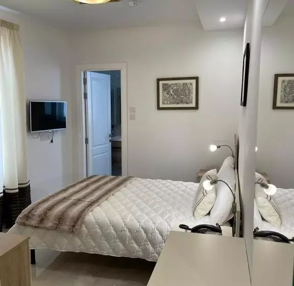 تختخواب و صبحانه La Reggia Seaview Guesthouse