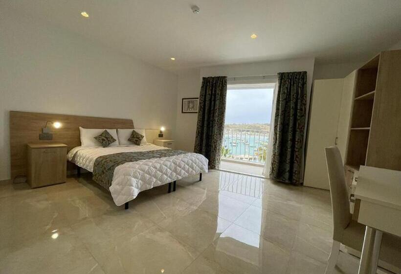 Bed and Breakfast La Reggia Seaview Guesthouse