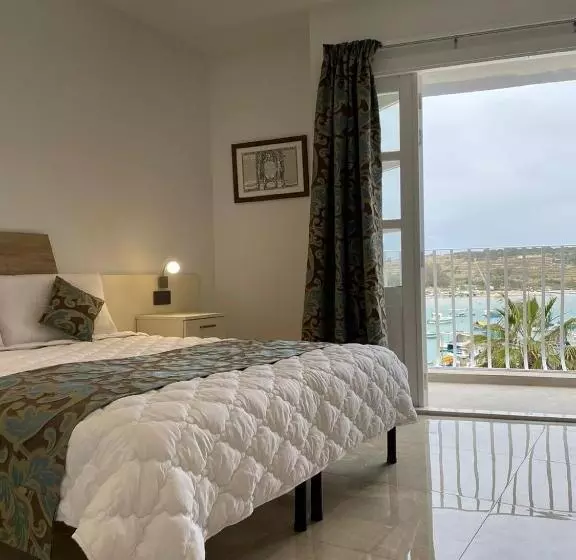 تختخواب و صبحانه La Reggia Seaview Guesthouse