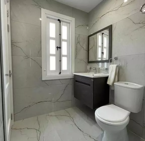 تختخواب و صبحانه La Reggia Seaview Guesthouse