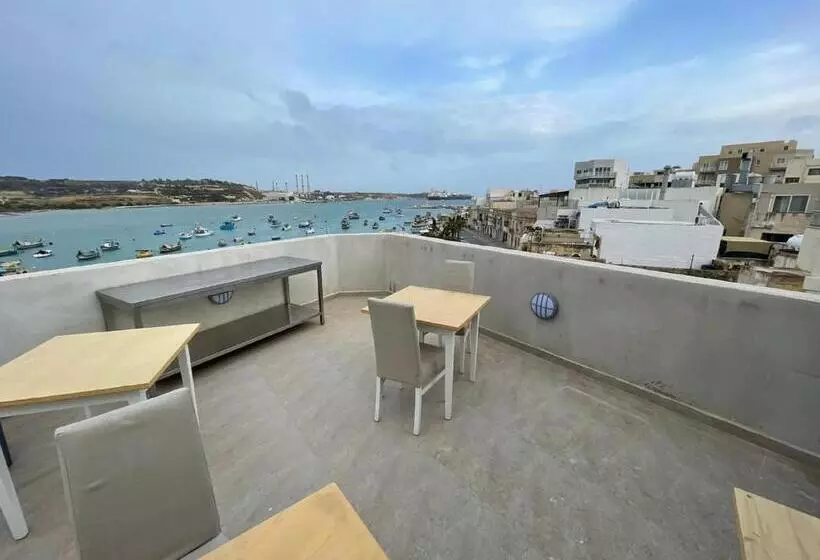 تختخواب و صبحانه La Reggia Seaview Guesthouse