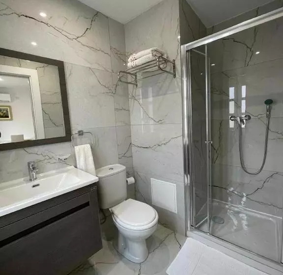 تختخواب و صبحانه La Reggia Seaview Guesthouse