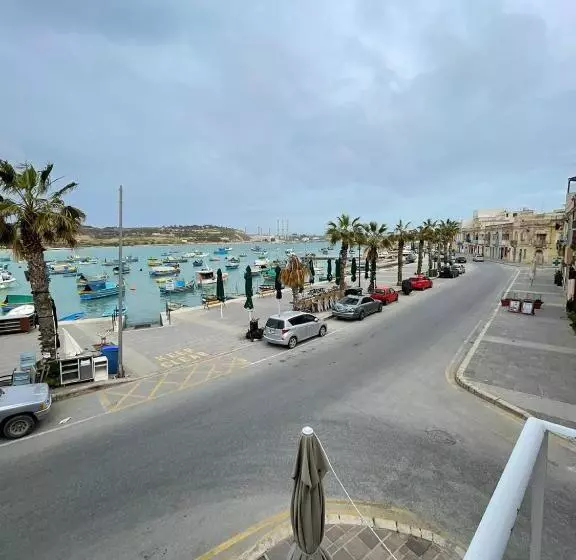 تختخواب و صبحانه La Reggia Seaview Guesthouse