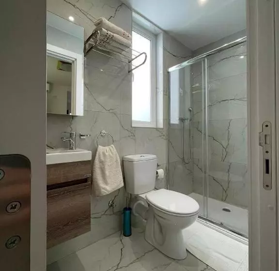 تختخواب و صبحانه La Reggia Seaview Guesthouse