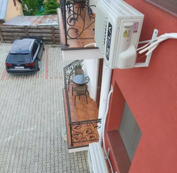 تختخواب و صبحانه Sky Park Home