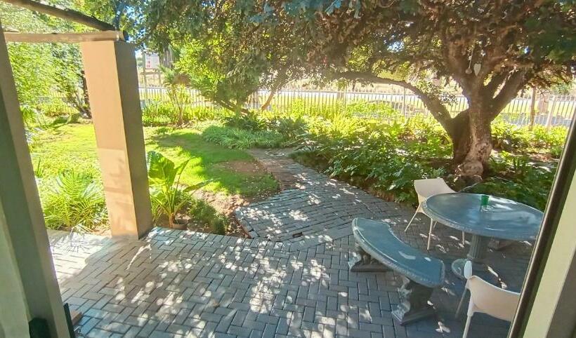 ベッドアンドブレックファースト The Guesthouse On Main