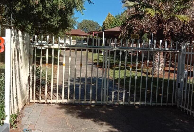 ベッドアンドブレックファースト The Guesthouse On Main