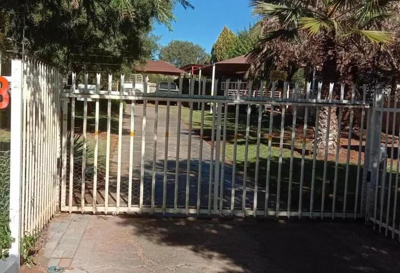 ベッドアンドブレックファースト The Guesthouse On Main