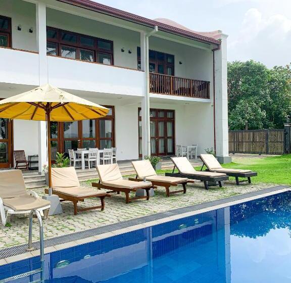 בית מלון כפרי 360 Surf Weligama Bay