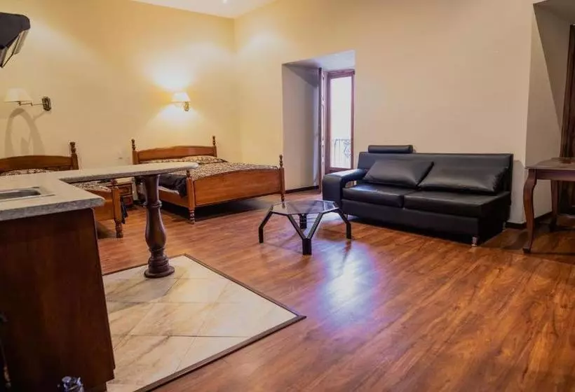 Suites & Hotel El Quijote