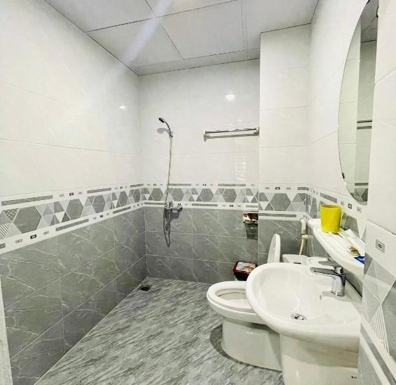 Little Vietnam Hotel   Cát Bà