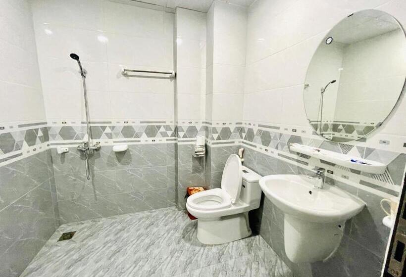 Little Vietnam Hotel   Cát Bà