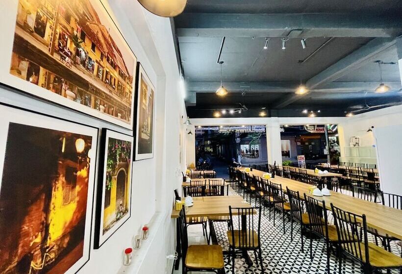 Little Vietnam Hotel   Cát Bà