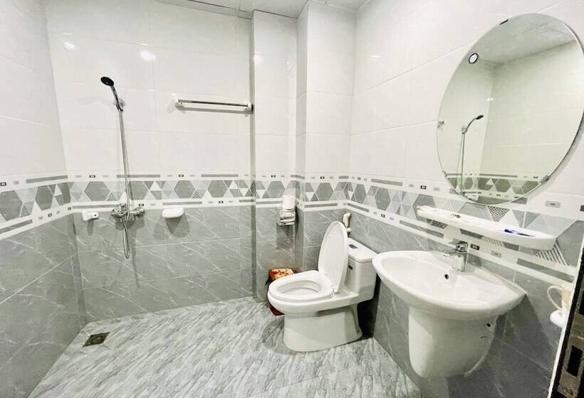 Little Vietnam Hotel   Cát Bà