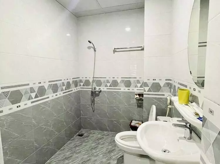 Little Vietnam Hotel   Cát Bà