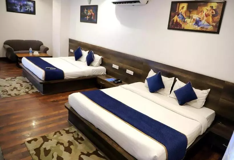 Hotelli Hollywood Heights Near Railway Station