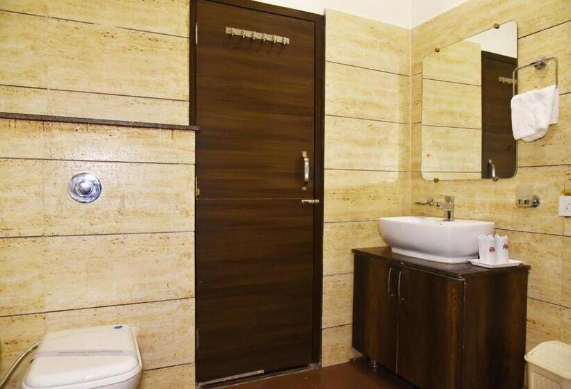 בית מלון כפרי Hollywood Heights Near Railway Station