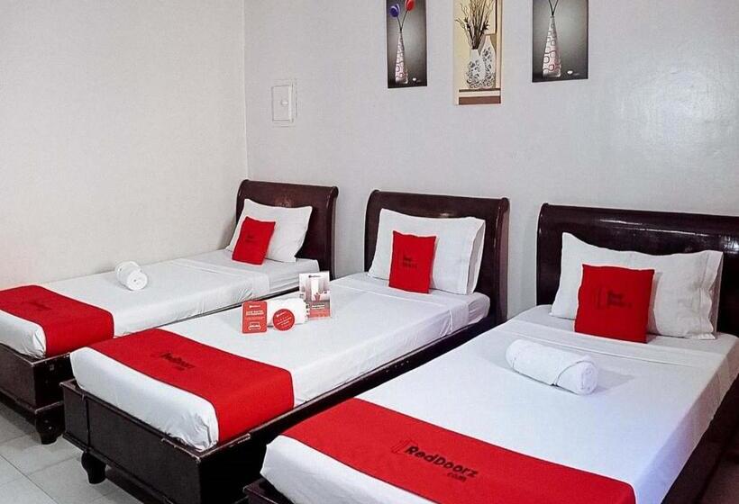 בית מלון כפרי Reddoorz Near Ormoc Port Terminal