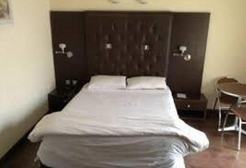 پانسیون Room In Lodge Nelrose Hotel, Asaba