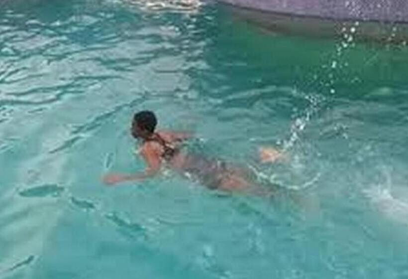 پانسیون Room In Lodge Nelrose Hotel, Asaba